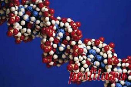 25 апреля день ДНК, его впервые отметили еще в 1953 году. В те года была опубликована статья в журнале об исследованиях данной структуры. Это исследование проходило на протяжении 50-ти лет.