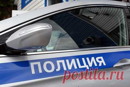 Россиянка приняла полицейских за насильников и дала им отпор. В Пятигорске полицейские по ошибке попытались задержать девушку, однако та приняла их за насильников и дала отпор. По данным Baza, россиянка после выхода из квартиры столкнулась в подъезде с двумя мужчинами, они схватили ее, повалили на пол и заковали одну руку в наручники.