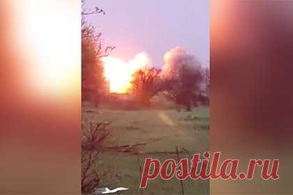 Опубликовано видео применения ТОС-1А «Солнцепек» на Украине. Бойцы группировки «Отважные» ВС России применили против украинских военных на старобельском направлении огнеметные системы ТОС-1А «Солнцепек». Кадры опубликованы в Telegram. Сообщается, что удар по ВСУ был нанесен в тот момент, когда они производили перегруппировку для попытки прорыва обороны российских войск.