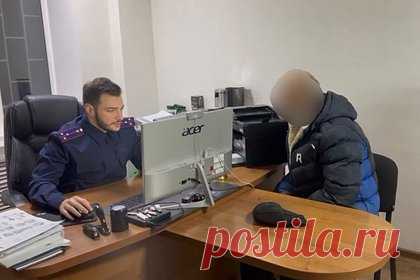 Нелегал поджег кабинет начальника отдела миграции российской полиции. Полицейские задержали 68-летнего нелегала, который поджег кабинет начальника отдела по вопросам миграции ОМВД России по Апшеронскому району. В отношении мужчины возбуждено уголовное дело о посягательстве на жизнь сотрудника полиции. Задержанный, являющийся лицом без гражданства, проживает на территории Кубани.