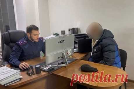 Нелегал поджег кабинет начальника отдела миграции российской полиции. Полицейские задержали 68-летнего нелегала, который поджег кабинет начальника отдела по вопросам миграции ОМВД России по Апшеронскому району. В отношении мужчины возбуждено уголовное дело о посягательстве на жизнь сотрудника полиции. Задержанный, являющийся лицом без гражданства, проживает на территории Кубани.