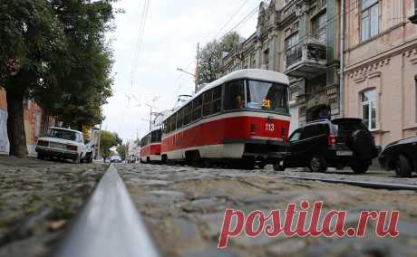 В центре Краснодара из-за аварии отключились светофоры и встали трамваи. На электроподстанции «Южная» произошло повреждение в кабельной линии электропередачи, вызвавшее задымление, рассказали в «Россети Кубань». После этого в центре Краснодара отключились светофоры и была обесточена трамвайная линия