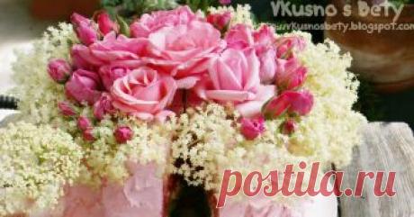 Торта с рози, цветове бъз и ягоди.Блатове от спанак, цвекло и лимон и три различни пълнежа.