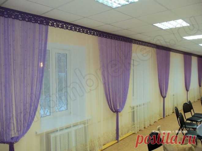 Длинный ламбрекен и шторы в актовый зал, фото интерьера
