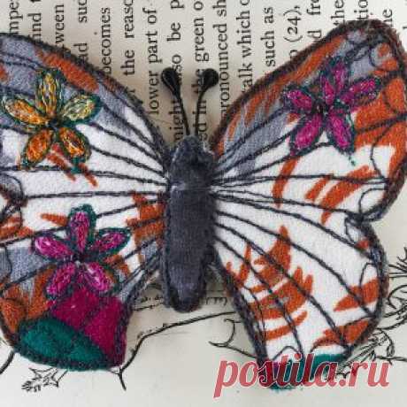 Brooches – Corinne Young Textiles