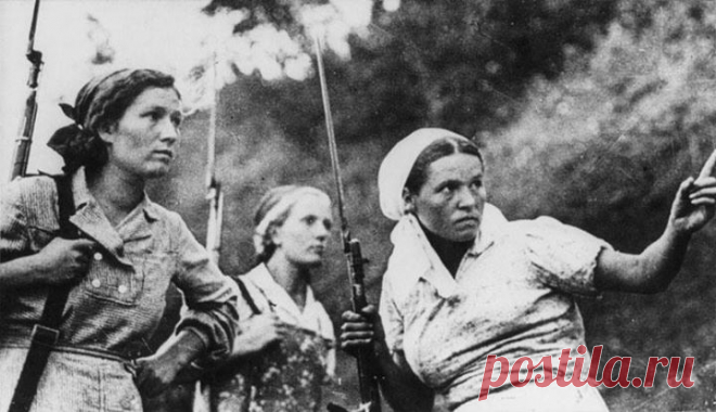 Забавный случай из воспоминаний советского летчика-аса Ивана Кожедуба о Великой Отечественной. «Вот как было дело. Колхозницы внимательно наблюдали за боем и увидали, что гитлеровцы снижаются на парашютах. Отважные женщины вооружились заступами и вилами и побежали к месту приземления. Не успели гитлеровцы опомниться, как попали в окружение. Попытались было отстреливаться, но им быстро пришлось сдаться в плен. Колхозницы отвели душу и отлупили их, «чтобы больше не совались к нам, проклятые»,…
