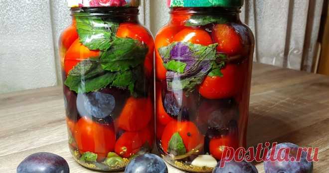 50 банок улетают за зиму! Вкусные помидоры в загадочном маринаде       Секрет помидор в сливах и  базилике – благодаря этой зелени, сочным сливам, получаются ароматные, с оригинальным вкусом помидорчики, п...