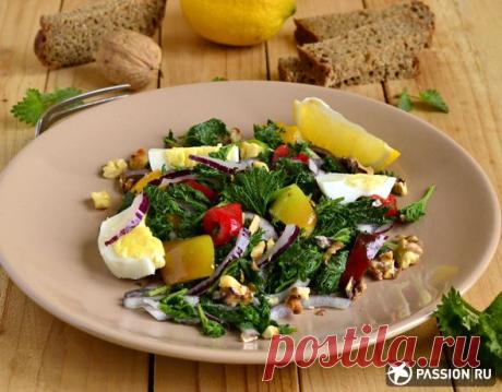 Зеленый салат с молодой крапивой | Быстрые и вкусные дачные рецепты