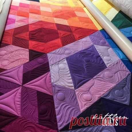 Free Motion Friday – Peacock Feather | Kathleen Quilts