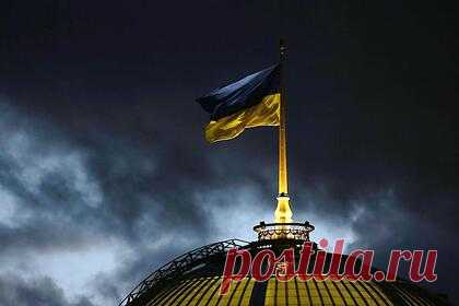 Украину снова предложили переименовать и разделить на земли. Украину стоило бы переименовать в «Объединенные земли Украины», а ее регионы упразднить в пользу сформированных на основе языка и культуры территорий. С таким предложением выступил советник главы офиса президента Украины Алексей Арестович. Он также указал, что украинцы по своей природе похожи на немцев или австрийцев.