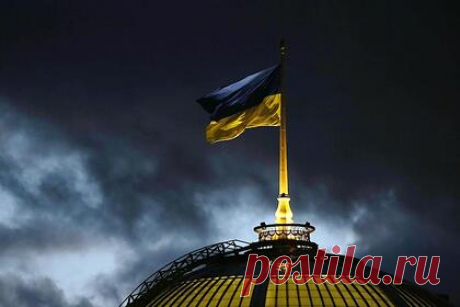 Украину снова предложили переименовать и разделить на земли. Украину стоило бы переименовать в «Объединенные земли Украины», а ее регионы упразднить в пользу сформированных на основе языка и культуры территорий. С таким предложением выступил советник главы офиса президента Украины Алексей Арестович. Он также указал, что украинцы по своей природе похожи на немцев или австрийцев.