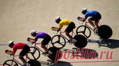 Велогонщица Бурлакова встретилась с главой Удмуртии. Российская велогонщица, чемпионка мира — 2024 и Европы — 2024 Яна Бурлакова приехала в родной город Ижевск и встретилась с главой Удмуртской Республики Александром Бречаловым, который лично поздравил её с серебряной медалью, завоёванной на чемпионате мира — 2025 в Чили. Читать далее