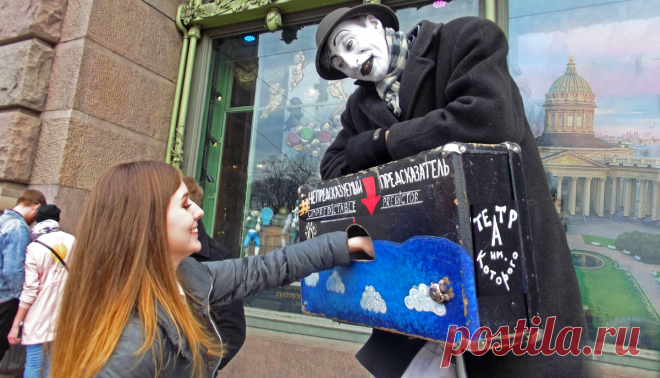 Непредсказуемый Предсказатель в Санкт-Петербурге: мелочь в обмен на правдивое предсказание 🔮. Волшебство на ходулях с винтажным чемоданом Статья автора «Путешествия петербуржца. Петербург и  не только» в Дзене ✍: Впустите волшебство в свою жизнь!