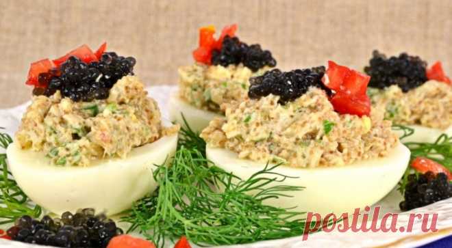 Фаршированные яйца с икорно-горчичной начинкой / Простые рецепты