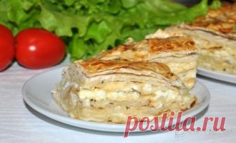 Сырный пирог с лавашем Удачная попытка сделать вкусный пирог и обойтись при этом без замеса теста, даже самого простого. Только тонкий лаваш, тертый сыр, яйца, йогурт и зелень.