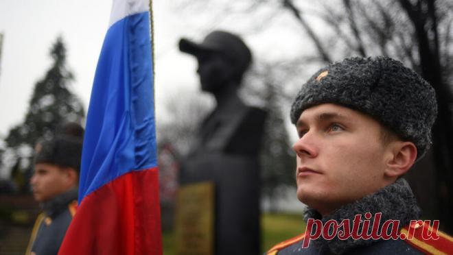 Минобороны отказалось упрощать набор в военные вузы. Министерство обороны не станет вводить упрощенный порядок набора курсантов в военные училища и академии. Об этом говорится в имеющемся в распоряжении "Газеты.Ru" ответе ведомства на предложение депутата Госдумы Михаила Делягина ...