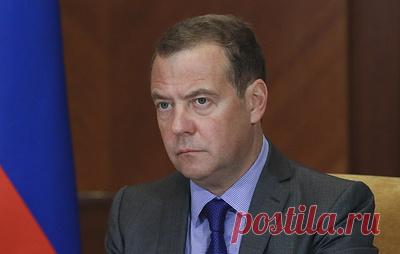 Медведев заявил, что убийцы пленных россиян заслуживают кары по принципу "жизнь за жизнь". Зампред Совета безопасности отметил, что уголовное наказание состоит из двух элементов: - кары, с одной стороны, и условий для исправления и перевоспитания виновного лица - с другой, и только смертная казнь - чистая кара по понятным причинам