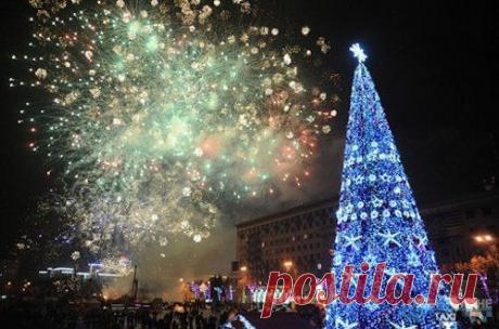 Почему на новый год принято наряжать ёлку?