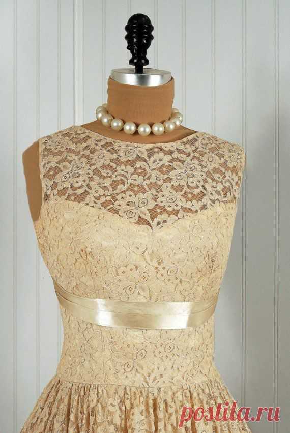1950's Vintage Shelf-Bust Lace Illusion от TimelessVixenVintage