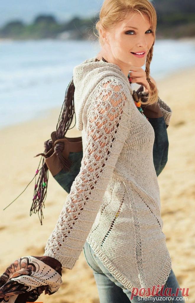 Бежевый пуловер с капюшоном