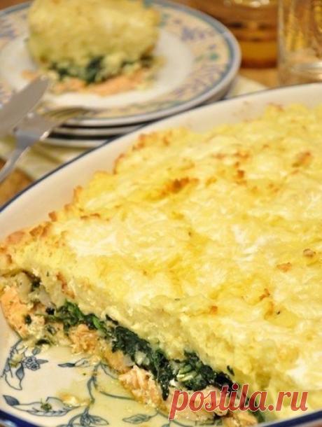 ​Запеканка с семгой, картофелем, шпинатом и сливочно-сырной заливкой