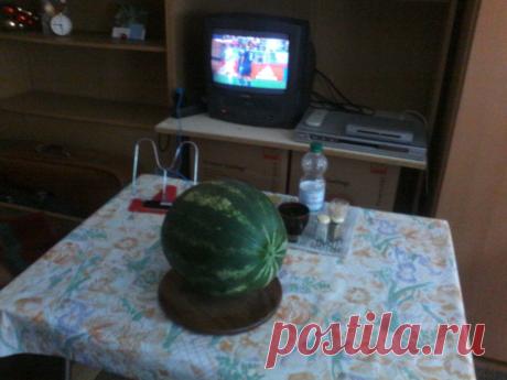 Лучшие арбузы в Падерборне в "русском" магазине по актуальной цене 69 центов за кг