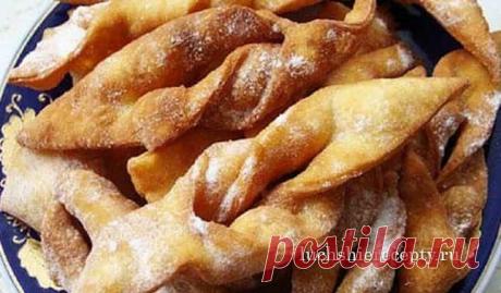 Хворост (4) Рецепта Хрустящего Хвороста Как приготовить вкусный и хрустящий хворост? Четыре рецепта приготовления хрустящего хвороста: на кефире, сметане и водке.