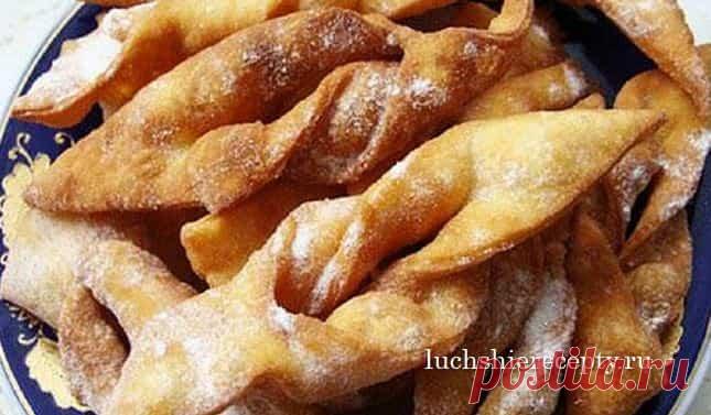 Хворост (4) Рецепта Хрустящего Хвороста Как приготовить вкусный и хрустящий хворост? Четыре рецепта приготовления хрустящего хвороста: на кефире, сметане и водке.