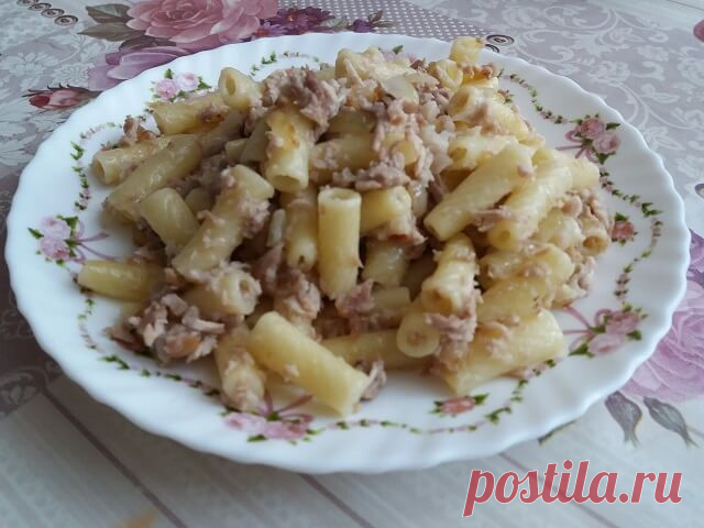 Макароны по-флотски с вареным мясом на сковороде