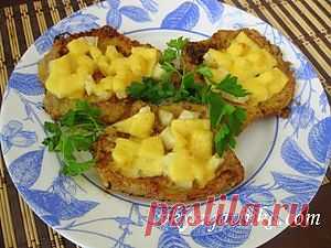 Свинина с ананасами в духовке - рецепт с фото