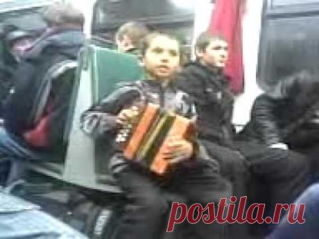 СМОТРЕТЬ ВСЕМ! Супер мальчик в электричке! Песня!