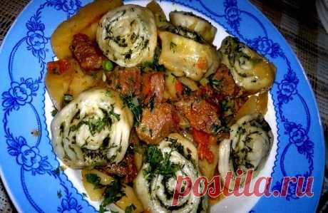 НУДЛИ
Какая же это вкуснятина!

Никогда раньше даже не слышала про нудли. А, оказывается, в инете столькомного разных способов приготовления этого блюда!
Я взяла немного от одних, немного от других и получился такой вот вариант...
С такими нудлями и хлеб не нужен! Вкусно и сытно!
Можно еще петрушечкой сверху посыпать...

Ингредиенты и способ приготовления смотрите на нашем сайте https://naquhne.ru/recipes/90705/nudli.html?t=2015