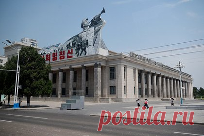 Россиянка съездила в Северную Корею и вернулась с ядерной боеголовкой