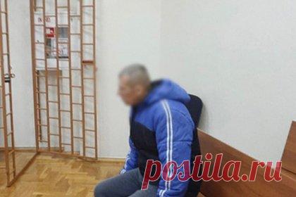 Россиянина арестовали за убийство секретаря и покушение на замдиректора школы. В городе Рыбинске Ярославской области задержали местного жителя по обвинению в убийстве на рабочем месте своей бывшей сожительницы — секретаря школы № 43, а также покушении на свидетеля преступления — заместителя директора. Мужчина нанес потерпевшим ножевые ранения, одной из них удалось выжить.