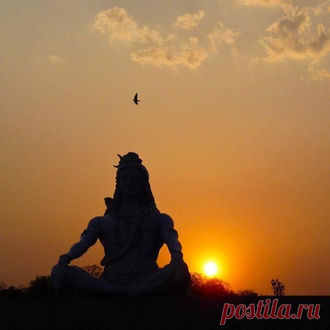 Первый признак того, что ты живешь, черпая из источника - это отсутствие беспокойства. 
Ты уже не беспокоишься по любому поводу. 
Ты беззаботен и радостен. 
Тебя не обижают чужие слова, не мучает потребность во что бы то ни стало добиваться своего, отсутствует неприятие того, что есть. 
Ты непринужденно легок и спонтанен; ты не сопротивляешься тому, что происходит вокруг.
© Дипак Чопра