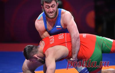 Россиянин Акиев стал бронзовым призером чемпионата мира по борьбе. В схватке за бронзу россиянин победил представителя Швеции Алекса Кессидиса Также в турнире приняли участие олимпийский чемпион Лондона и победитель Игр в Рио Тадас Лабукас из Литвы, олимпийский чемпион Пекина по греко-римской борьбе Гурам Члиянц из Грузии. Чемпионат мира по борьбе в Белграде завершится 20 сентября.