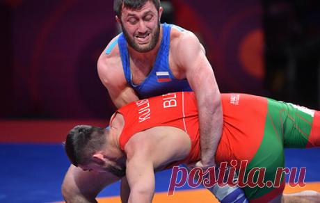 Россиянин Акиев стал бронзовым призером чемпионата мира по борьбе. В схватке за бронзу россиянин победил представителя Швеции Алекса Кессидиса Также в турнире приняли участие олимпийский чемпион Лондона и победитель Игр в Рио Тадас Лабукас из Литвы, олимпийский чемпион Пекина по греко-римской борьбе Гурам Члиянц из Грузии. Чемпионат мира по борьбе в Белграде завершится 20 сентября.