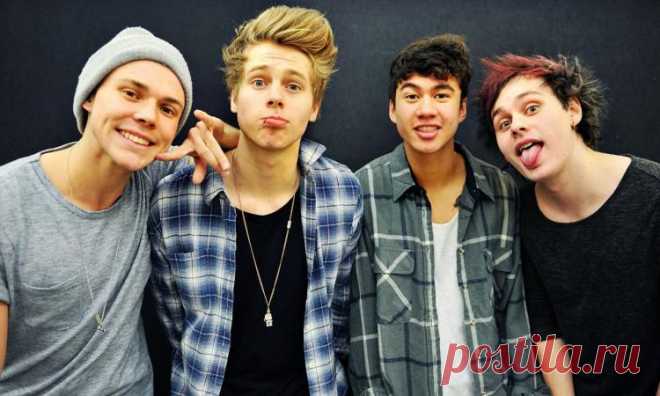 Гитарист 5 Seconds of Summer загорелся во время концерта