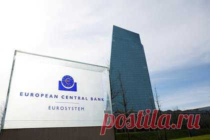 Экономике Европы предрекли замедление. Руководство Европейского Центробанка (ЕЦБ) понизило прогноз темпа роста экономики еврозоны на 2024 год с 1 до 0,8 процента. Об этом сообщает «Интерфакс». Прогноз европейского регулятора на 2023 год также был пересмотрен в сторону понижения. Согласно обновленной оценке, ВВП региона вырастет на 0,6 процента.