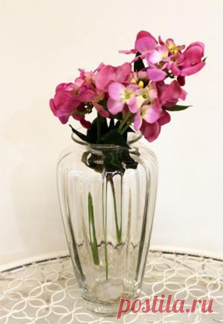 Красивые вазы для цветов в стиле Прованс Кантри: стеклянные, (изделия из стекла), хрустальные, керамические, фарфор, фаянс, напольные и настольные можно купить недорого в интернет магазине посуды, мебели и подарков для дома Уголок Прованса оптом и в розницу в Москве