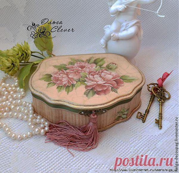 Классический декупаж и применение натирок.