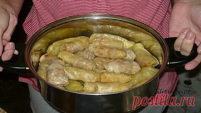 10 самых вкусных рецептов голубцов - обязательно сохраните! 
=====================================================
Чтобы не потерять рецепт,  жмите класс, а потом поделиться
=====================================================
1. Голубцы с грибами

- белокочанная капуста - 8-10 листьев 
- вода 
- соль - по вкусу 
- растительное масло - 2 ст. л. 
для начинки: 
- свежие грибы - 500 г или сушеные грибы - 100 г 
- томатная паста - 1-2 ст. л. 
- рассыпчатая рисовая каша - 1/2 ...