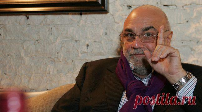 Диета Демиса Руссоса 
Этот греческий певец знаменит на весь мир своим чарующим уникальным голосом. Его певческий талант завоевал сердца миллионов поклонников в нашей стране. Наверняка вы знакомы с его творчеством, а известно ли вам, что имя этого артиста связано еще кое с чем, кроме музыки? Если не знали, то вряд ли догадаетесь – речь идет о ставшей широко известной в свое время знаменитой диете для похудения от Демиса Руссоса.