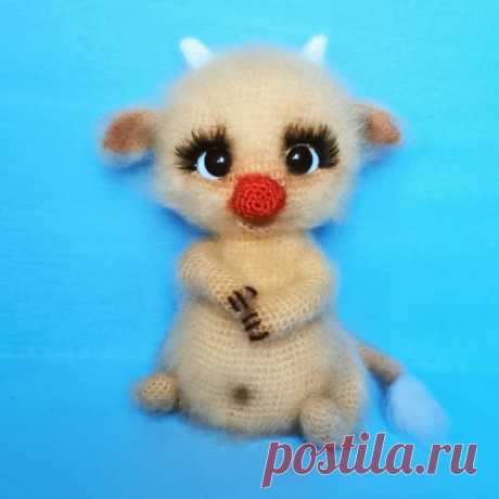 Вязаная игрушка - Очаровательное создание с рожками.