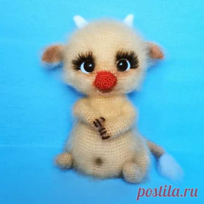 Вязаная игрушка - Очаровательное создание с рожками.