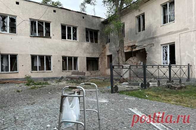 Как выглядит пункт размещения белгородских переселенцев после обстрела. Украинские военные 30 мая обстреляли пункт размещения переселенцев из села Середа в Белгородской области.