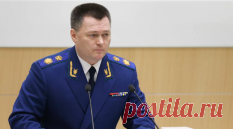 Краснов: при расстреле царской семьи пули рикошетили от бриллиантов. Генпрокурор России Игорь Краснов рассказал, что во время расстрела царской семьи Романовых пули отскакивали от зашитых в одежду бриллиантов. Читать далее