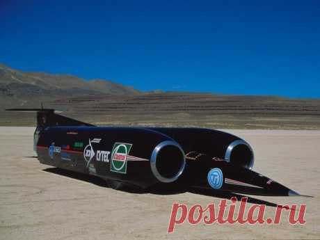Мировой рекорд скорости на автомобиле! Thrust SSC 1997 Мощность 110 000 л.с. Мах скорость 1228 км/ч Расход - 18 литров в секунду 15 октября 1997 года Энди Грин (Andy Green) в пустыне Блэк-Рок (Невада, США) установил на данном автомобиле мировой рекорд скорости - 1228 км/ч (763.035 миль/ч) в течении 16 секунд! Это был первый в истории случай, когда управляемое наземное транспортное средство превысило скорость звука. Автомобиль оснащён двумя турбовентиляторными двигателями Rolls-Royce Spey.…