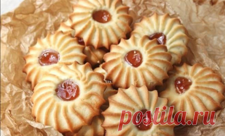 Песочное печенье Курабье домашнее простой рецепт пошаговый Как сделать вкусное песочное печенье Курабье домашнее рецепт простой в духовке. Вы заметили, что большинство кондитерских шедевров появились на свет благодаря случайностям? Однажды повар персидского султана должен был приготовить традиционные восточные сладости, но во дворце не оказалось нужных
