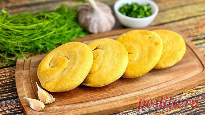 ПП-лепешки из пресного теста с зеленью и чесноком.